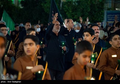 آیین لاله گردانی شام شهادت امام رضا (ع)