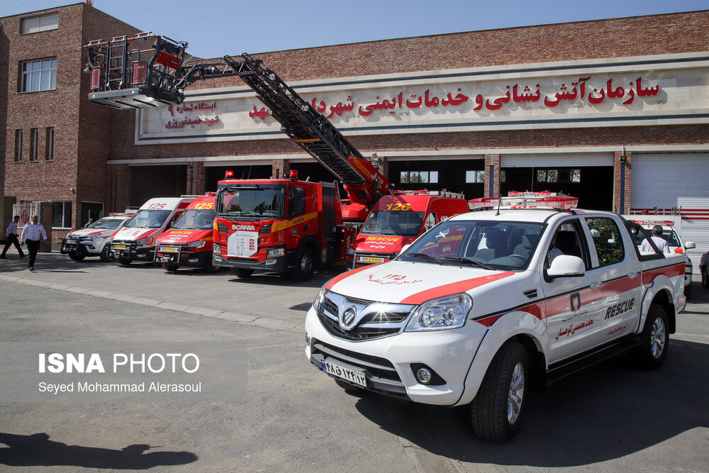 رژه ناوگان خودرویی آتش نشانی در مشهد