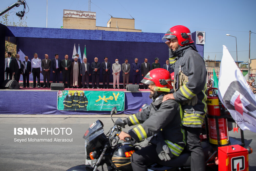 رژه ناوگان خودرویی آتش نشانی در مشهد