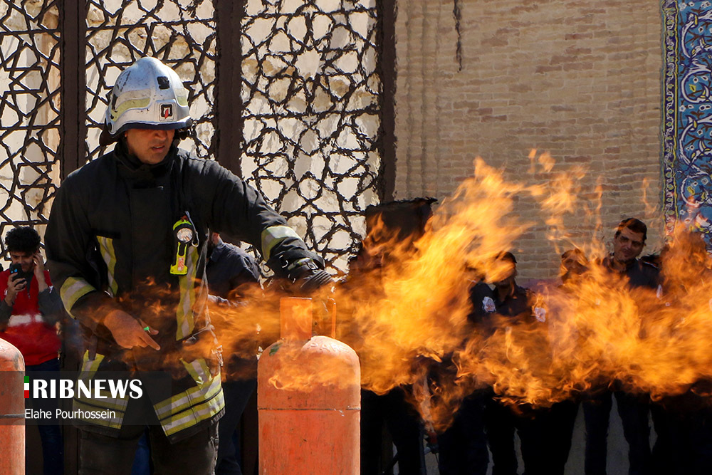 مراسم بزرگداشت روز آتش نشان و خدمات ایمنی در شیراز