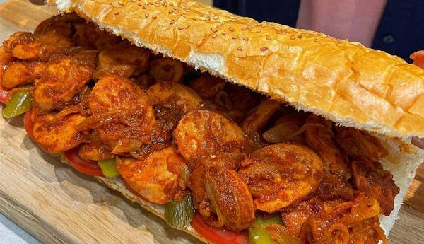 ساندویچ بندری با سوسیس آلمانی