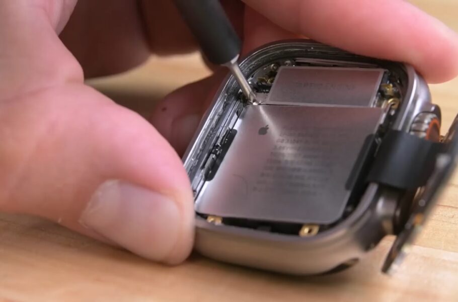 کالبدشکافی اپل واچ اولترا نحوه تعویض باتری و نمایشگر آن را نشان می‌دهد