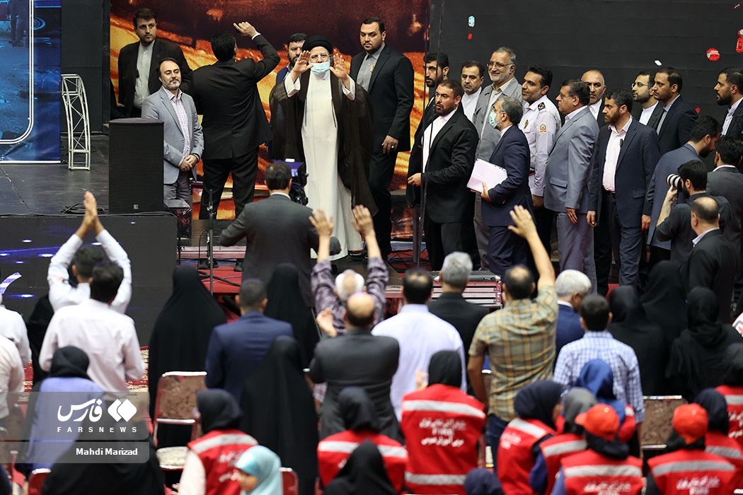 عکس/ مراسم آغاز فعالیت آتش‌نشانان زن در تهران با حضور رئیسی