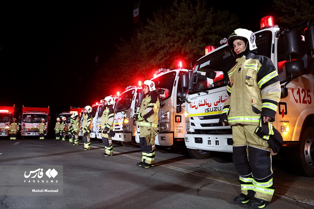 عکس/ مراسم آغاز فعالیت آتش‌نشانان زن در تهران با حضور رئیسی