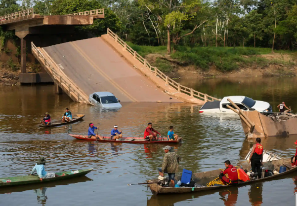 پل فروریخته در رودخانه کروچا برزیل