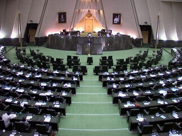 مجلس به دنبال پاسخگو کردن دولت انگلیس در قبال رفتار رسانه‌های فارسی زبان