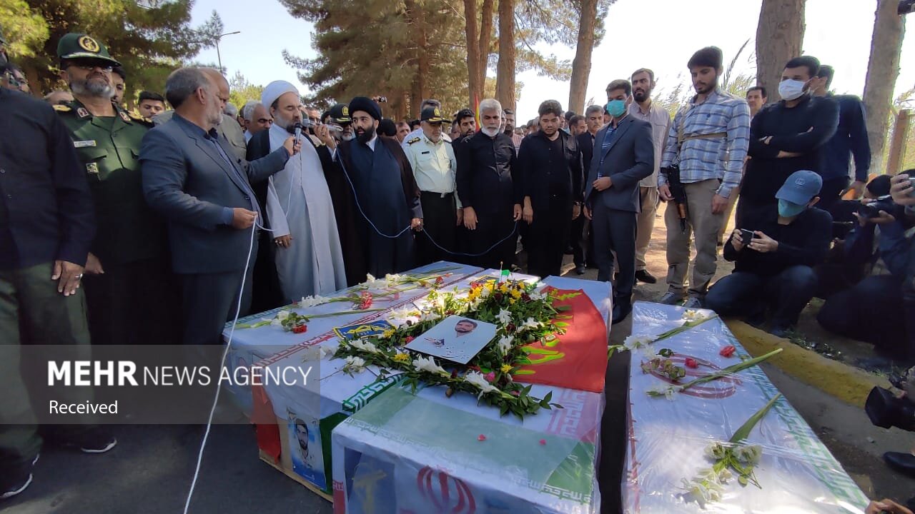 عکس/ تشییع پیکر مطهر چهار شهید حادثه تروریستی در زاهدان