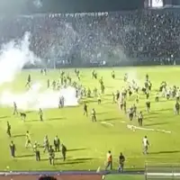 فاجعه انسانی در فوتبال اندونزی؛ ۳۰۰ نفر کشته یا زخمی شدند