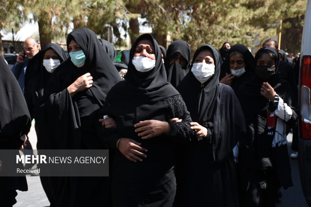 عکس/ تشییع پیکر مطهر چهار شهید حادثه تروریستی در زاهدان