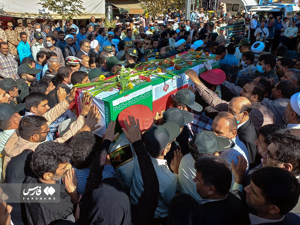 عکس/ تشییع پیکر مطهر "شهید عبداللهی" فرمانده یگان امداد مریوان در سنندج