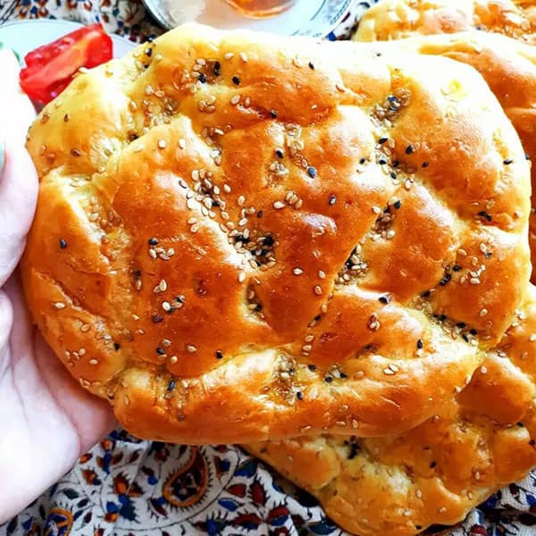 طبخ نان محلی ساده به روش سنتی