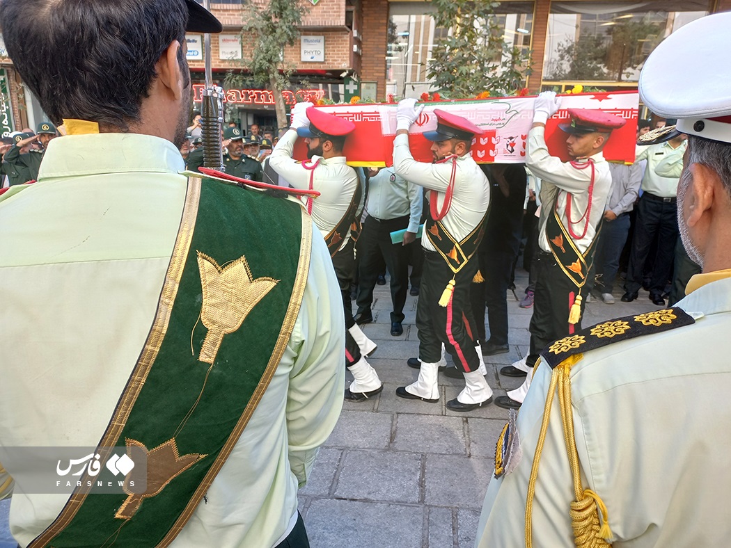 عکس/ تشییع پیکر مطهر "شهید عبداللهی" فرمانده یگان امداد مریوان در سنندج