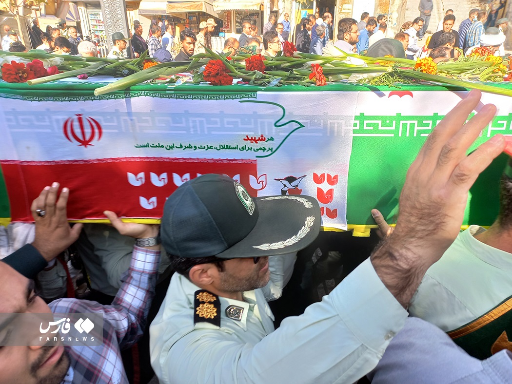 عکس/ تشییع پیکر مطهر "شهید عبداللهی" فرمانده یگان امداد مریوان در سنندج