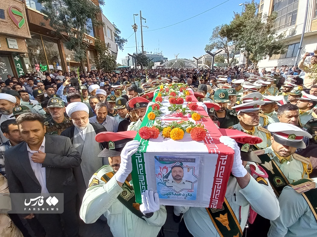 عکس/ تشییع پیکر مطهر "شهید عبداللهی" فرمانده یگان امداد مریوان در سنندج