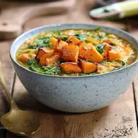 سوپ عدسی و کدو حلوایی پاییزی درست کنید