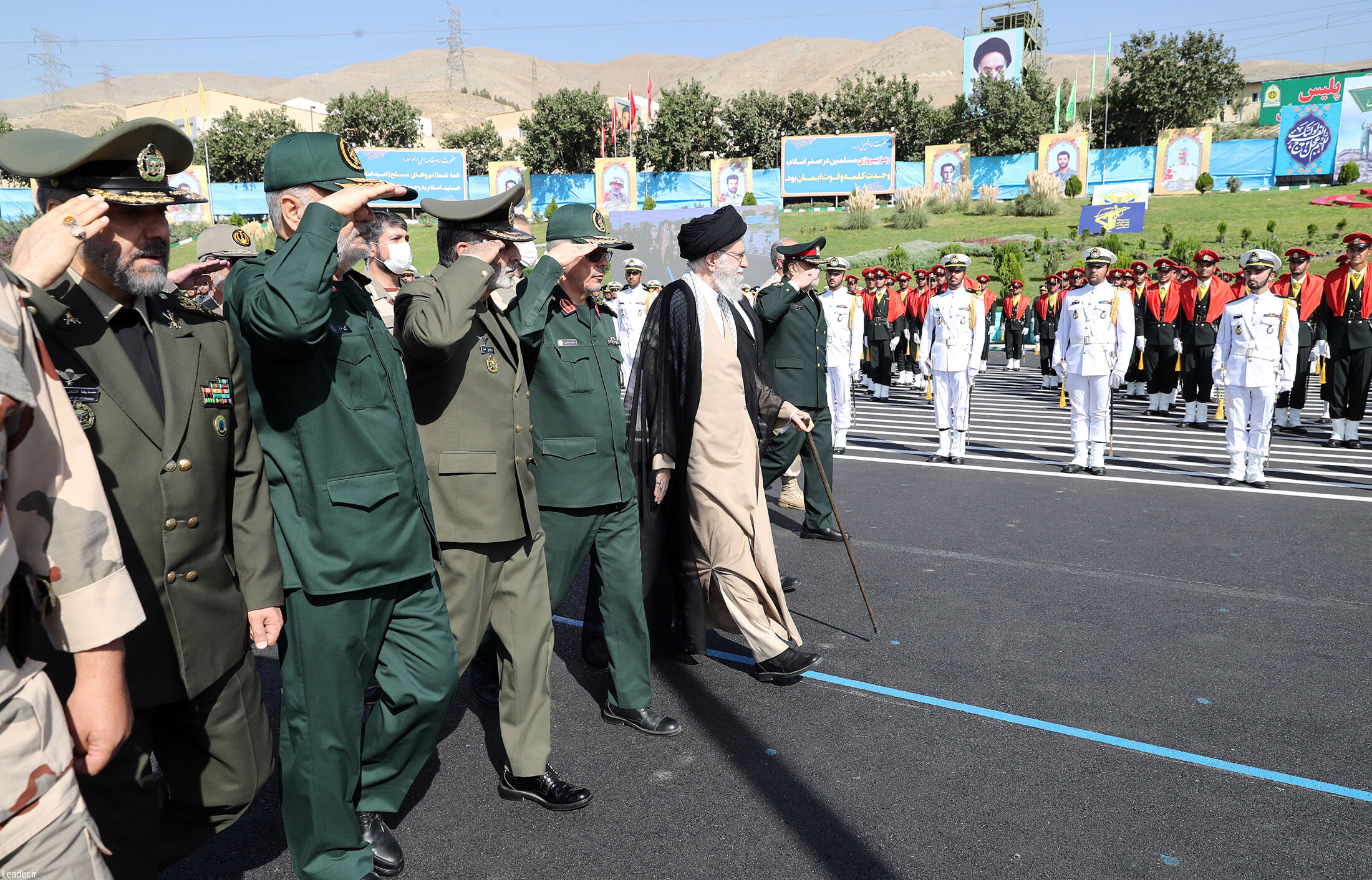عکس/ حضور رهبر انقلاب در مراسم دانش‌آموختگی دانشگاه‌های افسری
