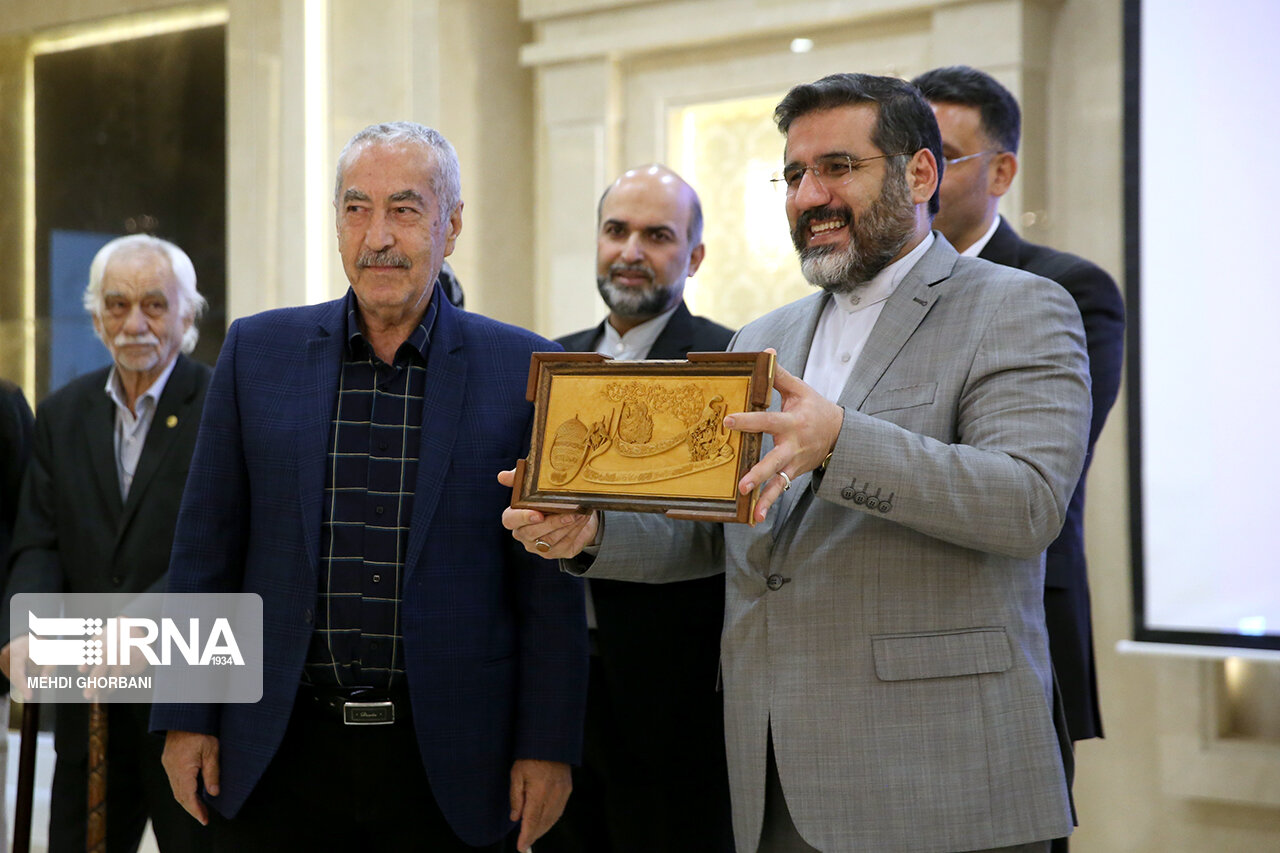 عکس/ همایش هنرمندان پیشکسوت در مشهد با حضور وزیر ارشاد 