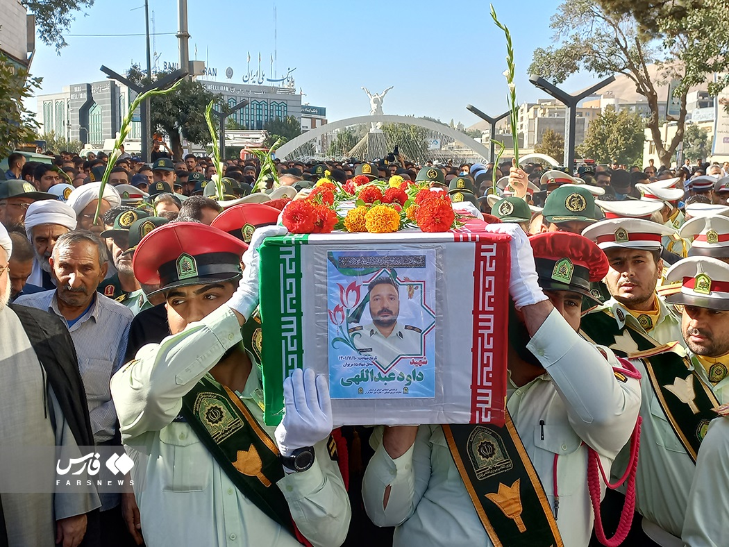 عکس/ تشییع پیکر مطهر "شهید عبداللهی" فرمانده یگان امداد مریوان در سنندج