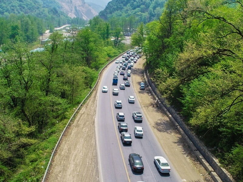 ترافیک خودرو در کندوان و آزادراه تهران-شمال سنگین است