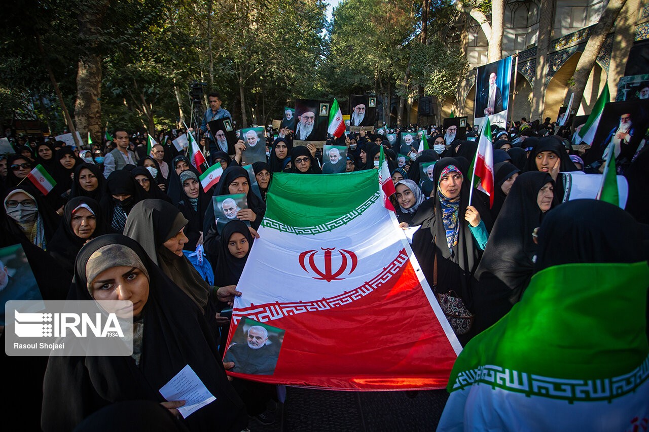 «زن, عفت, افتخار» اجتماع بانوان مهدوی در چهارباغ اصفهان
