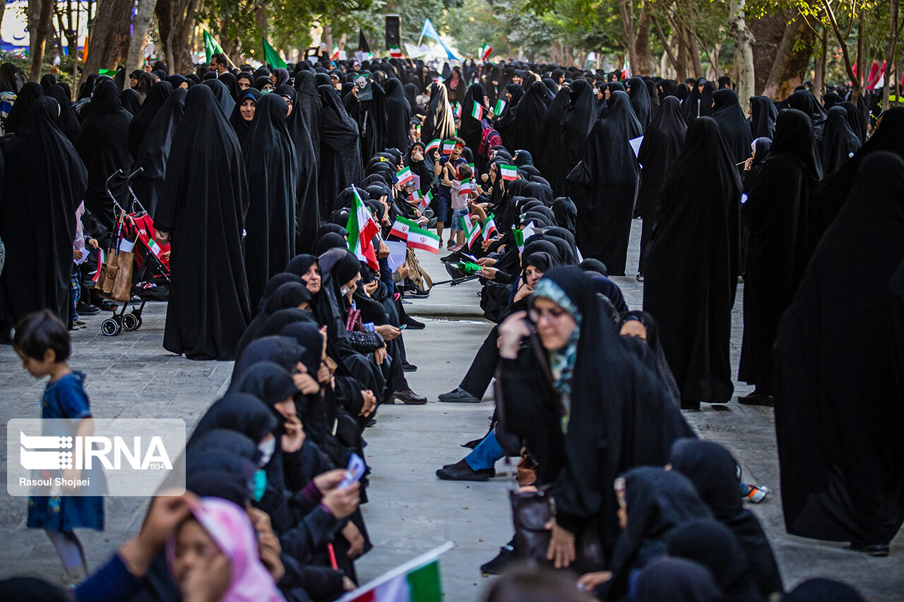 «زن, عفت, افتخار» اجتماع بانوان مهدوی در چهارباغ اصفهان
