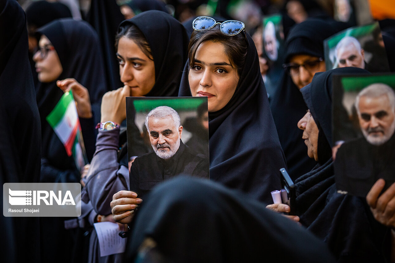«زن, عفت, افتخار» اجتماع بانوان مهدوی در چهارباغ اصفهان