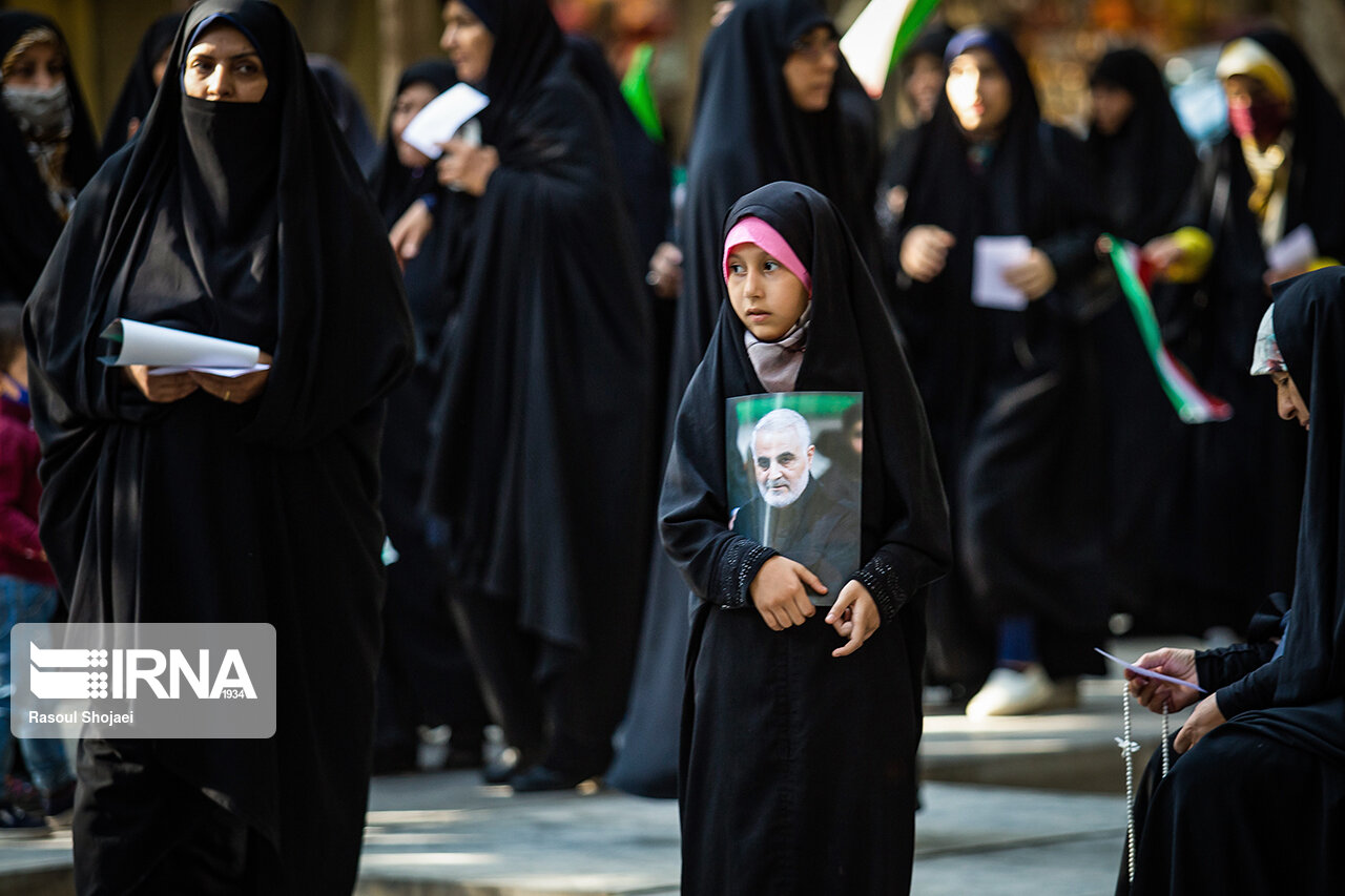 «زن, عفت, افتخار» اجتماع بانوان مهدوی در چهارباغ اصفهان