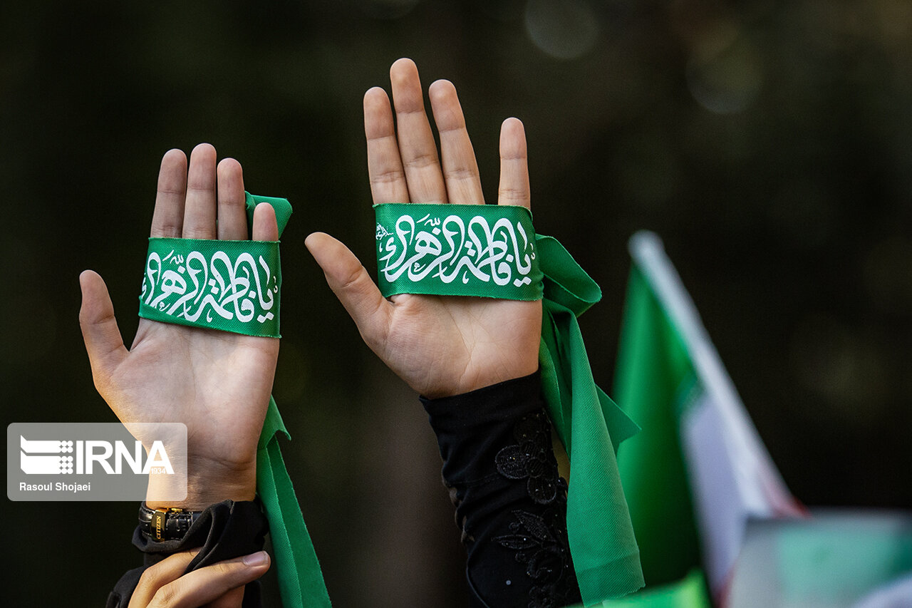 «زن, عفت, افتخار» اجتماع بانوان مهدوی در چهارباغ اصفهان