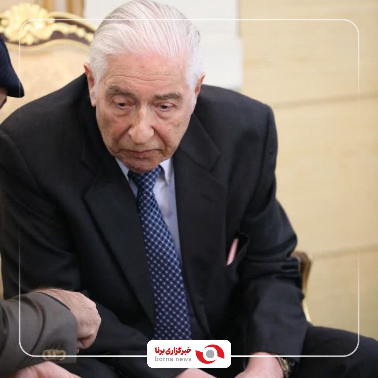 عکس/ تصاویر محمدباقر نمازی هنگام خروج از ایران