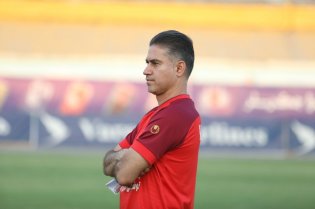 مطهری: نیمکتها با جاروجنجال دنبال امتیاز هستند