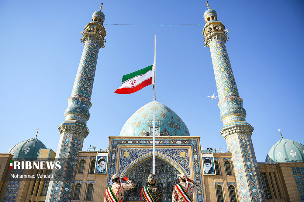 عکس/ برگزاری صبحگاه مشترک عهد سربازی در مسجد مقدس جمکران