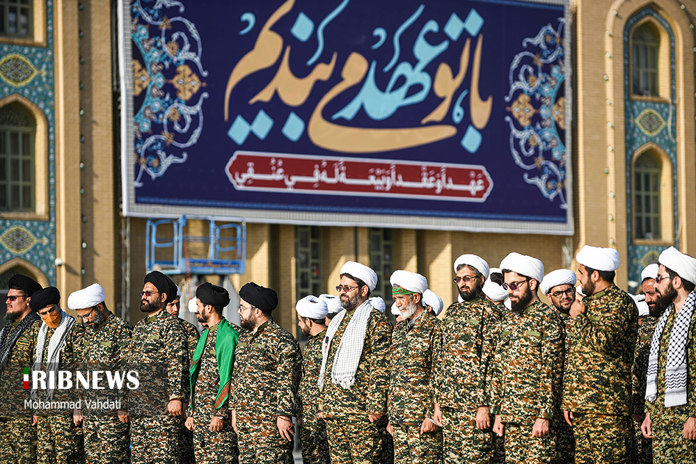 عکس/ برگزاری صبحگاه مشترک عهد سربازی در مسجد مقدس جمکران