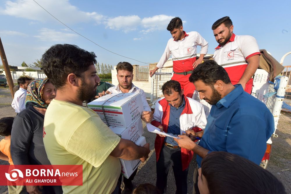 عکس/ خدمات رسانی هلال احمر به زلزله زدگان خوی