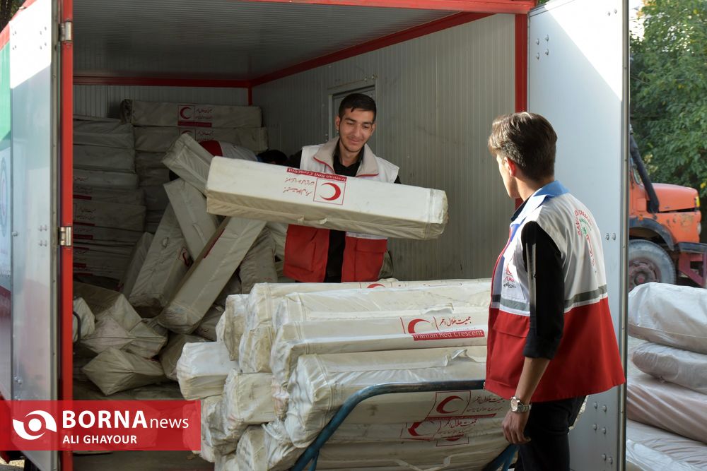 عکس/ خدمات رسانی هلال احمر به زلزله زدگان خوی