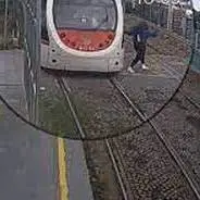  تصادف وحشتناک قطار با یک دختر بی احتیاط