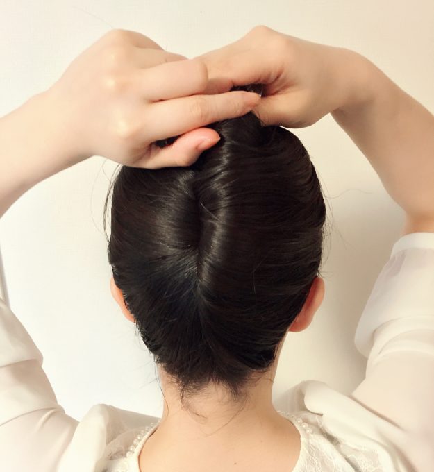 ترفند ساده برای بستن مو