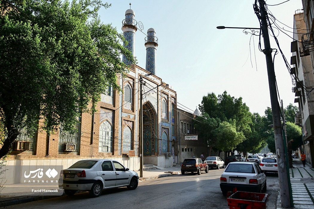 همسایگی مسجد و کلیسا در «آبادان»