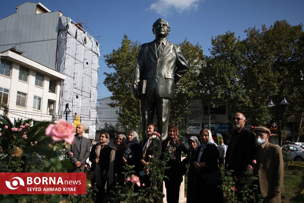 رونمایی از تندیس بنیانگذار دانشگاه صنعتی شریف