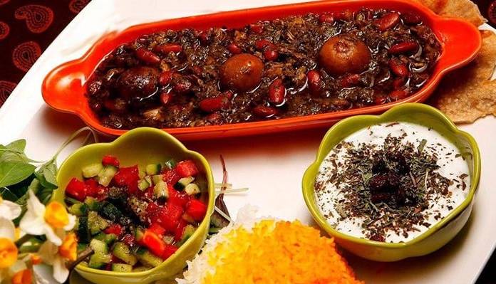 طرز تهیه خورش قورمه سبزی با گوشت قلقلی