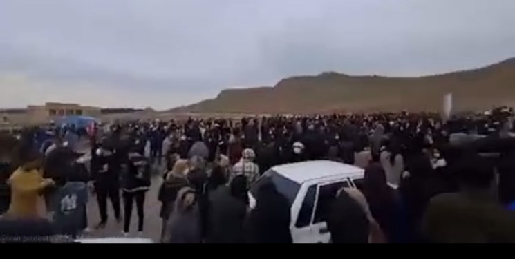 روایتی از مراسم چهلم «مهسا موگویی» در فولادشهر