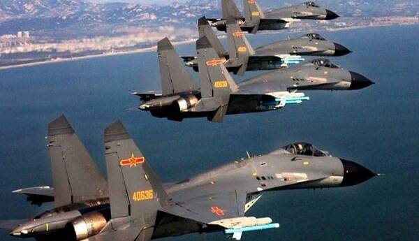 تایوان: ۳۱ جنگنده ارتش چین از خط میانه تنگه تایوان عبور کردند