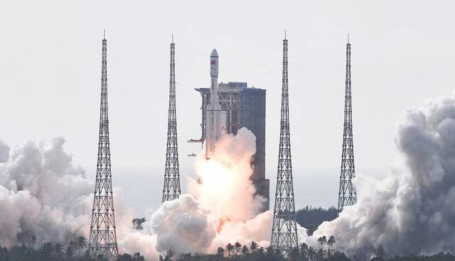 فضاپیمای "تیانژو ۵" چین پرتاب شد