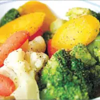 بشقاب سبزیجات رژیمی یک شام خوشمزه و سالم