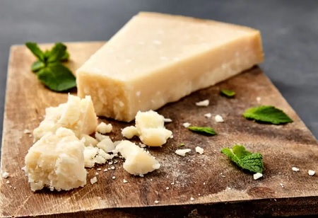 پنیر پارمسان در خانه؛ پنیر محبوب ایتالیایی