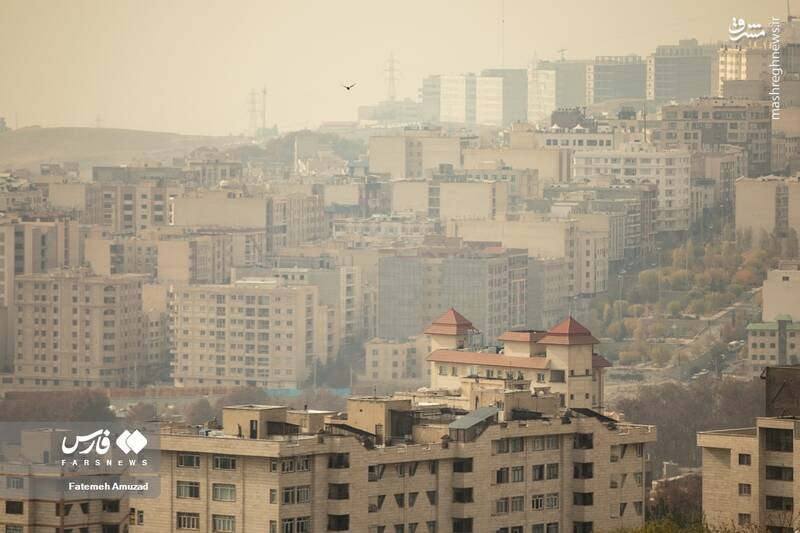 عکس/ گرفتار شدن برج میلاد در میان گرد و غبار و آلودگی