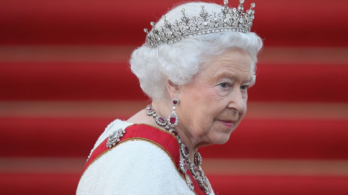 ادعای نویسنده انگلیسی: سرطان مغز استخوان علت مرگ ملکه الیزابت بود  