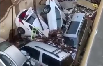 تپه خودروهای لوکس؛ خسارت ناشی از سیل دو روز پیش عربستان