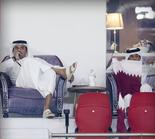 عکس/ چهره درهم امیر قطر پس از حذف تیم ملی کشورش
