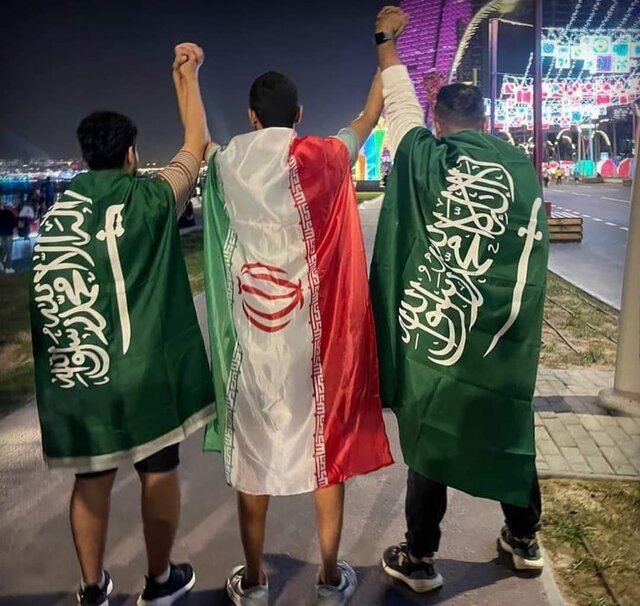 تصویری جالب از هواداران ایران و عربستان در قطر