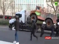 بازداشت مهربانانه کامیون داران معترض در فرانسه!